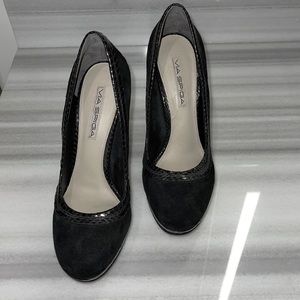 Via Spiga BLK Suede/PYTHON platform heels. Size 7.5